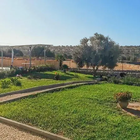 2 Bedroom Beautiful In Ragusa