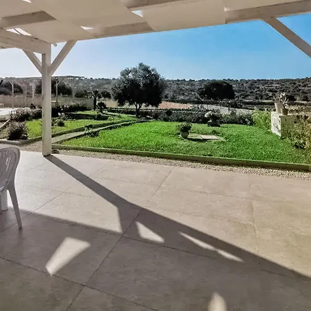 2 Bedroom Beautiful In Ragusa